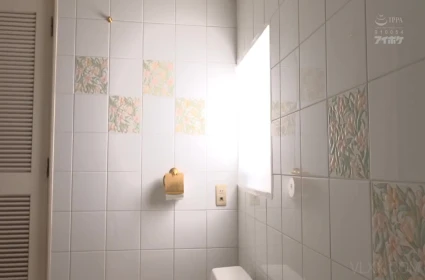 Em gái hấp dẫn cởi quần lót khiến chị dâu nứng lồn trong lớp học
