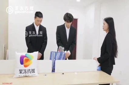 Siêu tốc Gái xinh táo bạo thủ dâm public với sextoy tại công viên